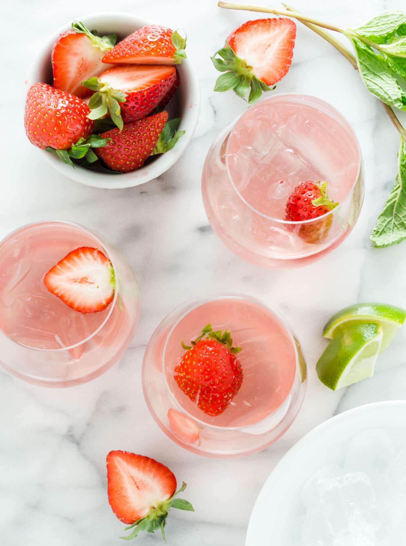 Bubbly Strawberry Rosé Mojitos Garnish With Lemon 8310