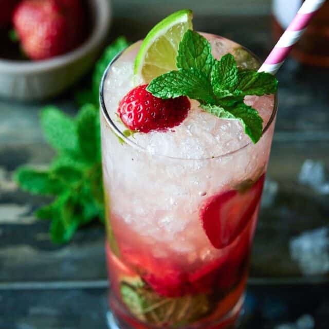 Strawberry Mojito Garnish With Lemon 9605