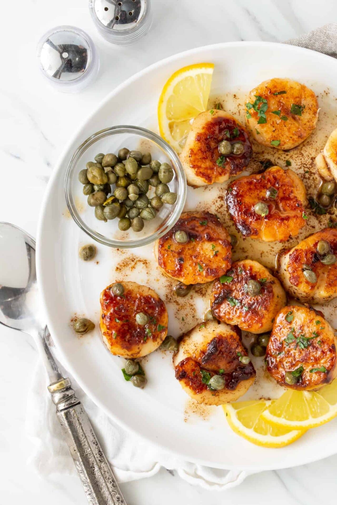 How to Make the Best Pan Seared Scallops - Garnish with Lemon