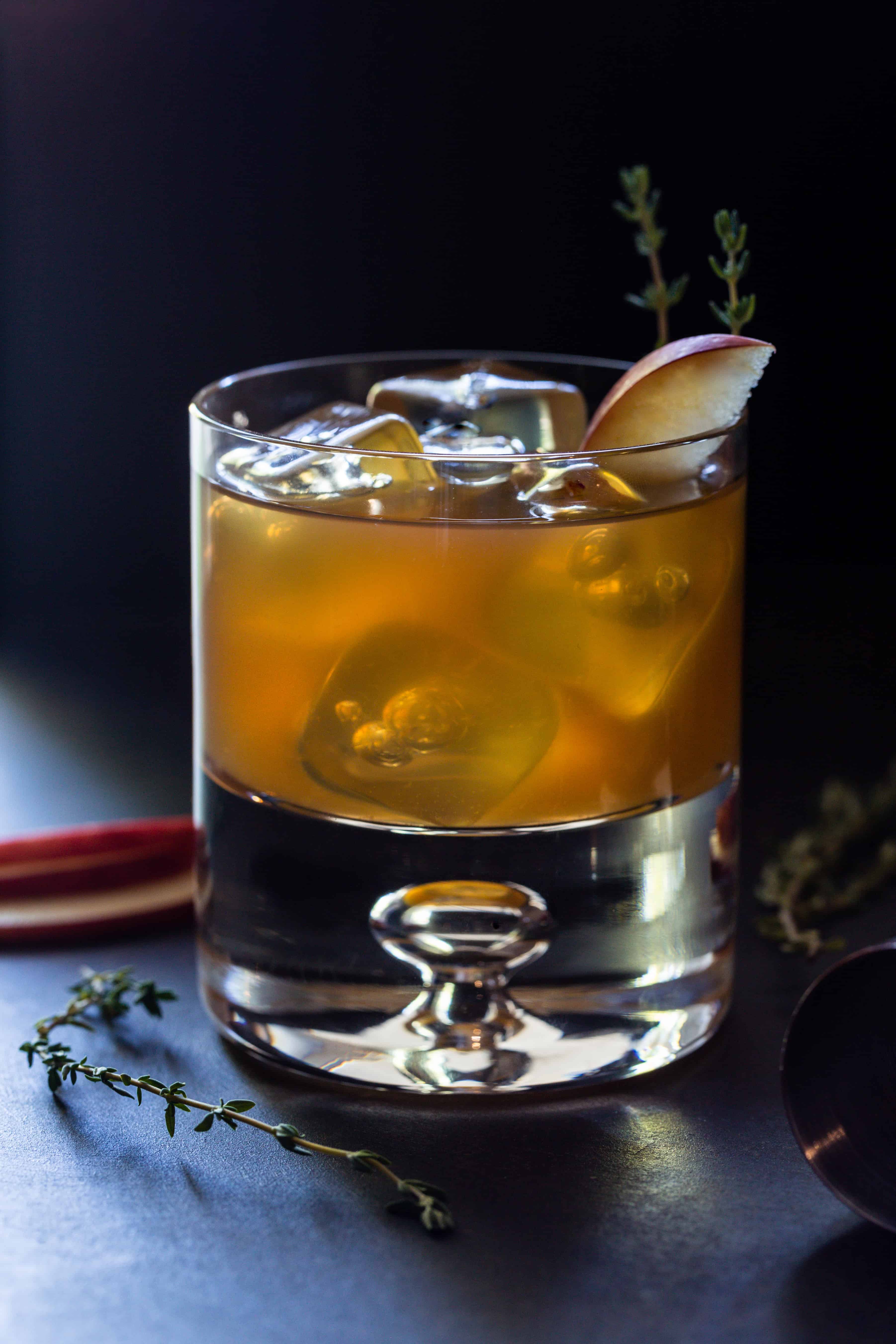 Easy Bourbon Apple Cider Cocktails recipe - Garnish with Lemon