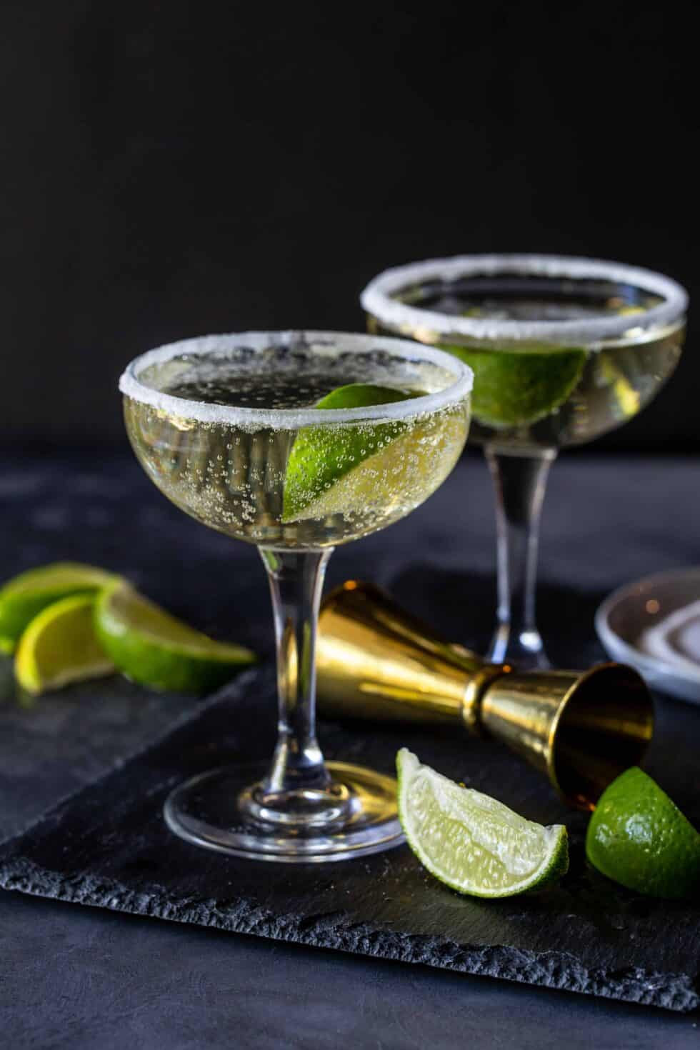 Elderflower, Gin And Prosecco Cocktail - An Easy 5-ingredient Cocktail