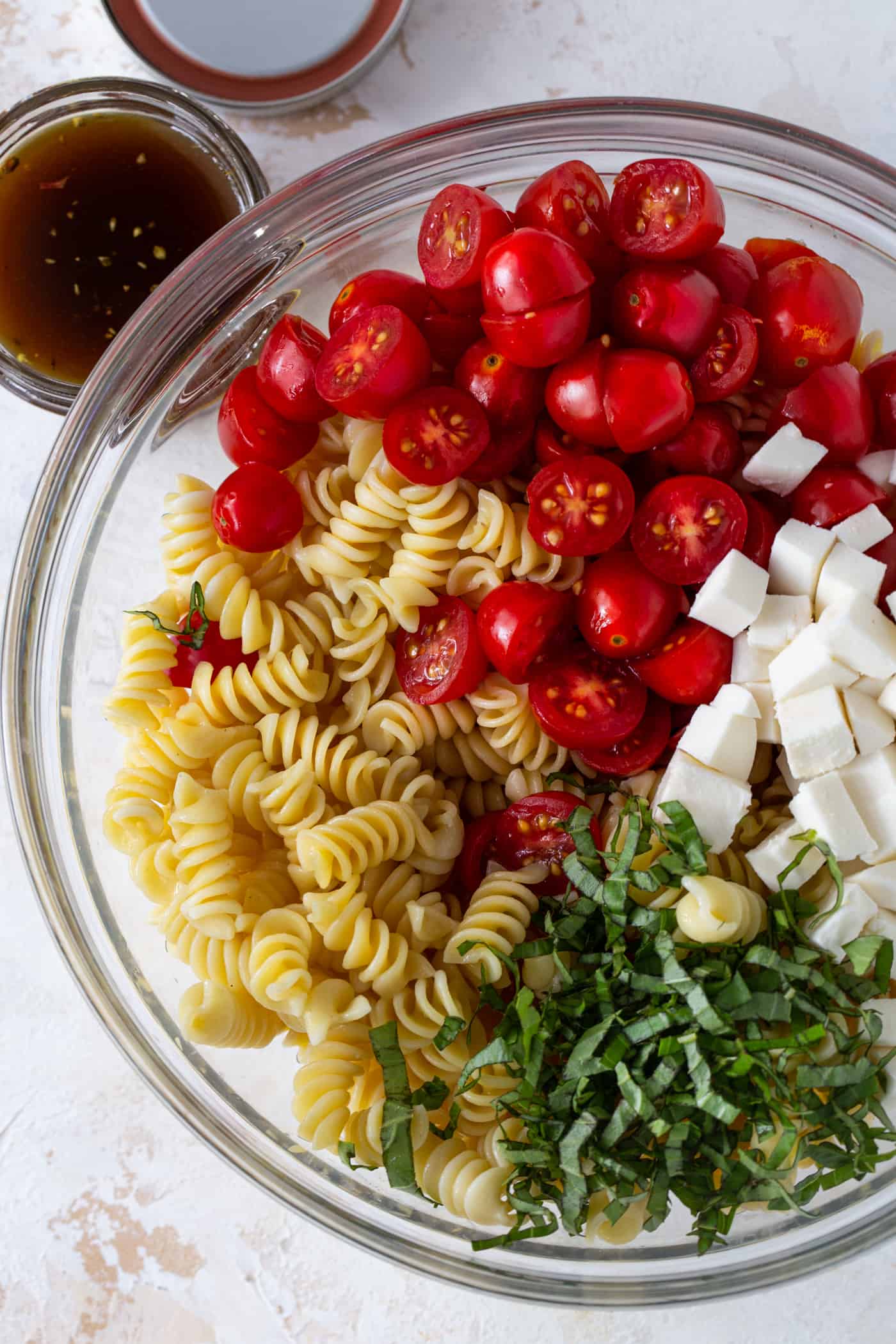 Easy Caprese Pasta Salad (with homemade vinaigrette!)