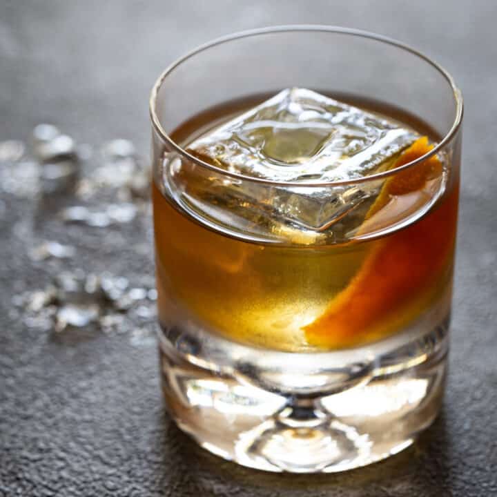 BEST Old Fashioned drink recipe {classic whiskey cocktail} - Garnish ...